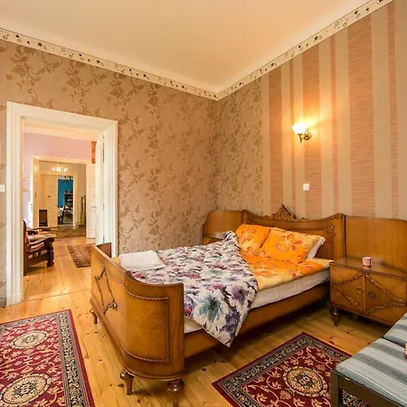 Hotel Kursi Hunting Manor *