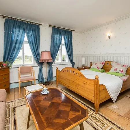Kursi Hunting Manor