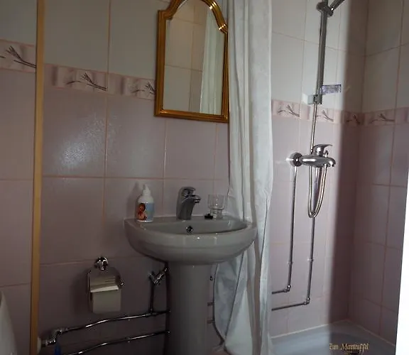 Hotell Kursi Hunting Manor