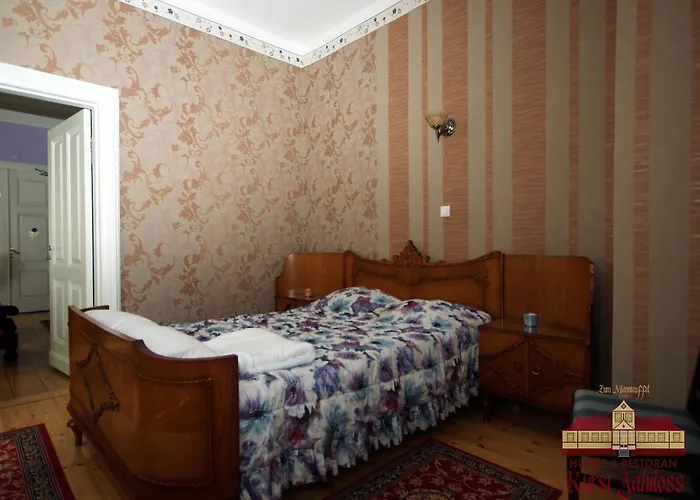 Kursi Hunting Manor *