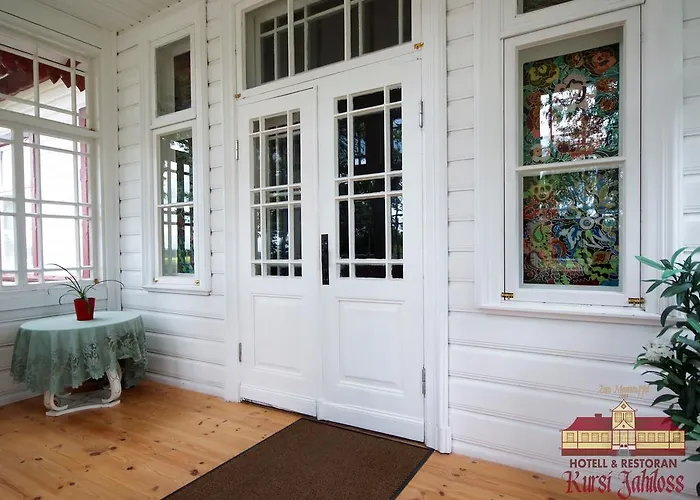 Kursi Hunting Manor *