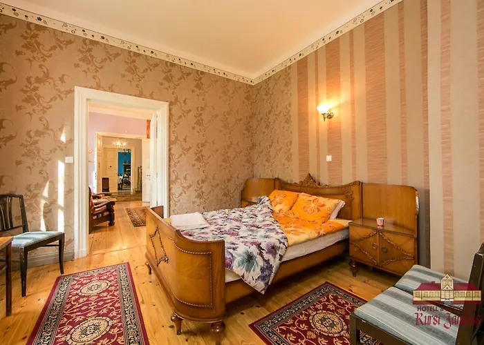 Hotell Kursi Hunting Manor *